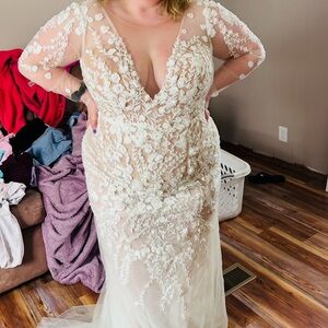 Elegant White Lace Wedding Dress